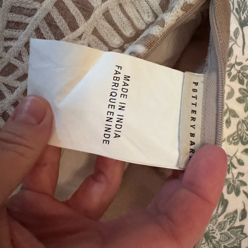 Pottery barn crewelwork pillow cover, 16x26, like new